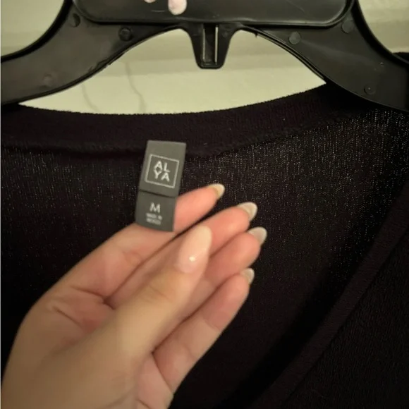 black vneck - Picture 3 of 4